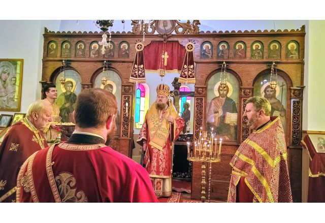 Най ревностните вярващи се събраха в обновения през миналата година православен