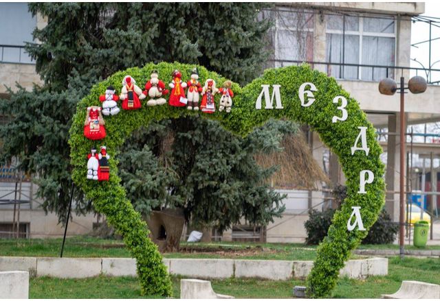 По случай Баба Марта Община Мездра и Местната комисия за