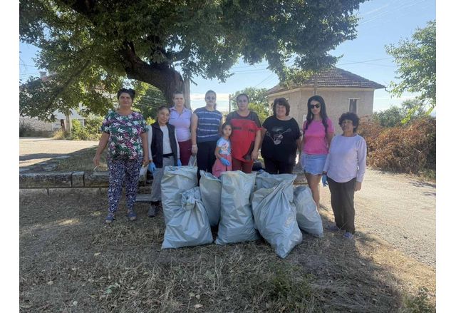 Повече от 200 доброволци от община Мездра се включиха в