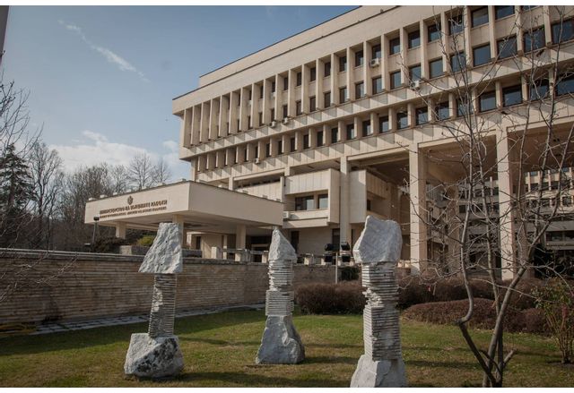 Министерството на външните работи днес обяви конкурс за 12 стажант аташета