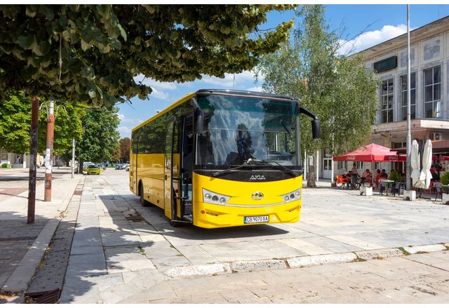 Министерството на образованието и науката предостави на Община Мездра нов училищен автобус 