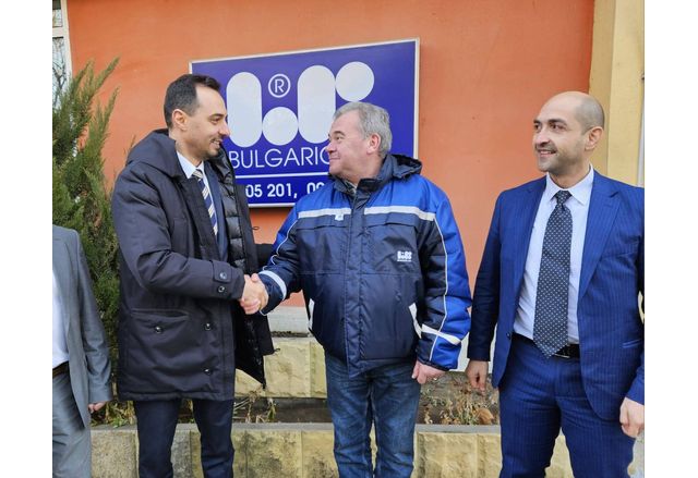 Министър Богданов в производствената база на "Ел Би Булгарикум" във Видин