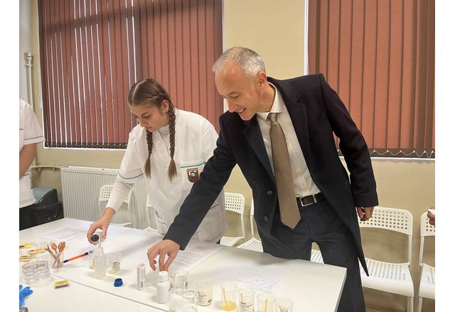 Министър Вълчев