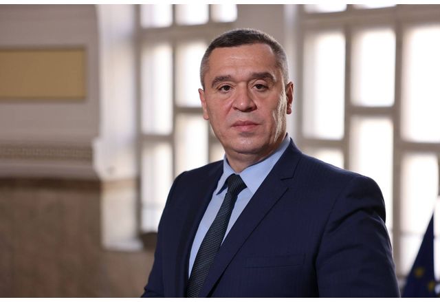 Министърът на земеделието и храните д р Георги Тахов ще вземе