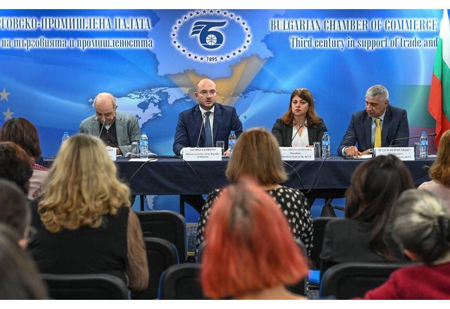 Министърът на правосъдието Георги Георгиев пред форума "Формиране на арбитражния модел на утрешния ден", организиран от арбитражния съд при Българската търговско-промишлена палата (БТПП)