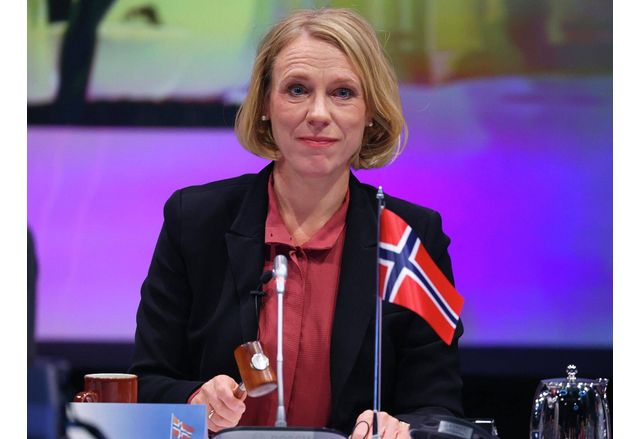 Министърът на външните работи на Норвегия Аникен Хюитфелт