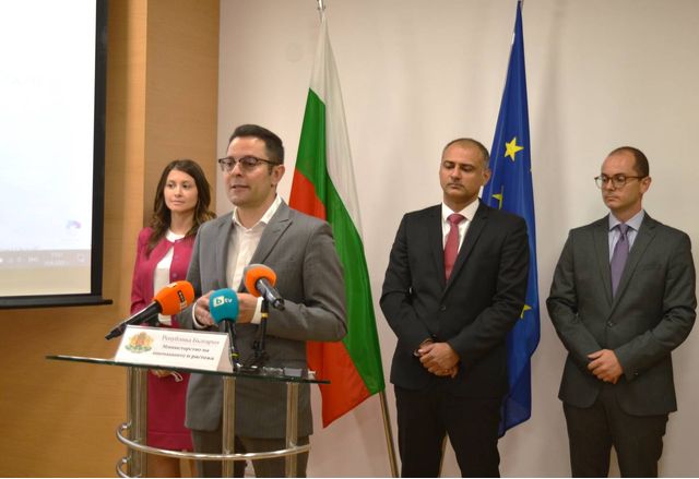 До средата на септември 920 български компании ще преминат процедура