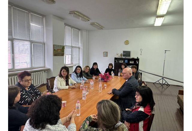 Министърът на образованието с изненадващо посещение в училище в Оряхово