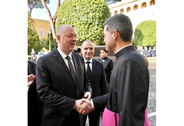 Министър председателят Росен Желязков пристигна във Ватикана където на площад Свети