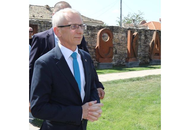 Министър-председателят при откриването на паметника на Димчо Дебелянов в Двора на кирилицата