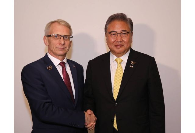 Министър-председателят се срещна с Парк Джин, министър на външните работи на Република Корея