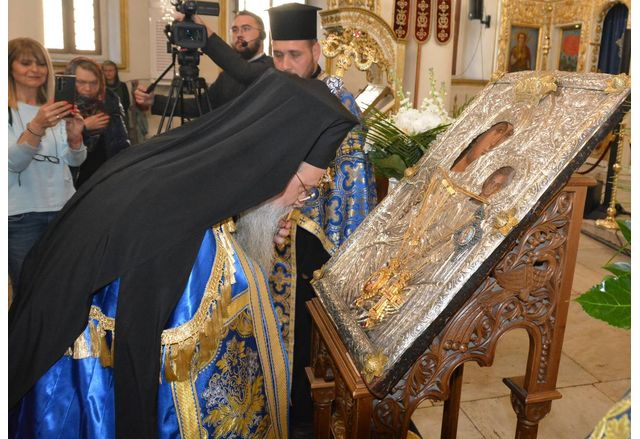  Негово преосвещенство Пловдивският митрополит Николай донесе в Хасково чудотворната икона Пресвета Богородица "Златна ябълка"