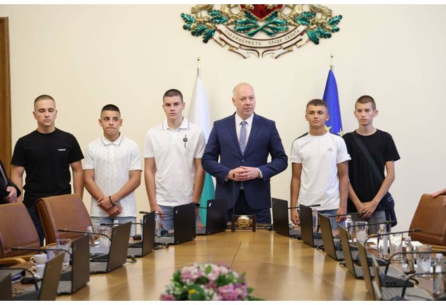 Това са момчетата които в тези трудни дни със своя