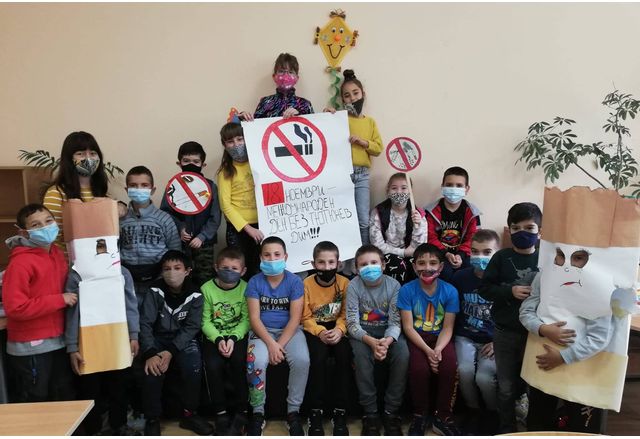 Млади добротворци от Зверино с благотворителна акция в подкрепа на детското отделение в МБАЛ - Мездра
