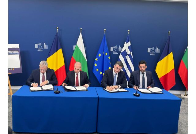 България Гърция и Румъния ще развиват ускорено транспортната ос свързваща