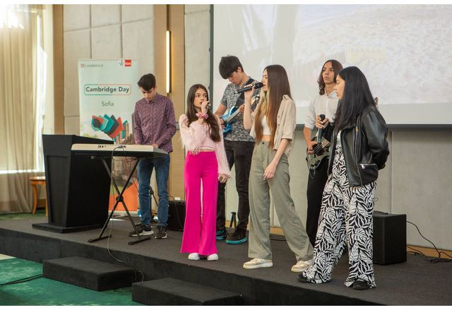 Ученици от стотици училища в страната ще могат да се