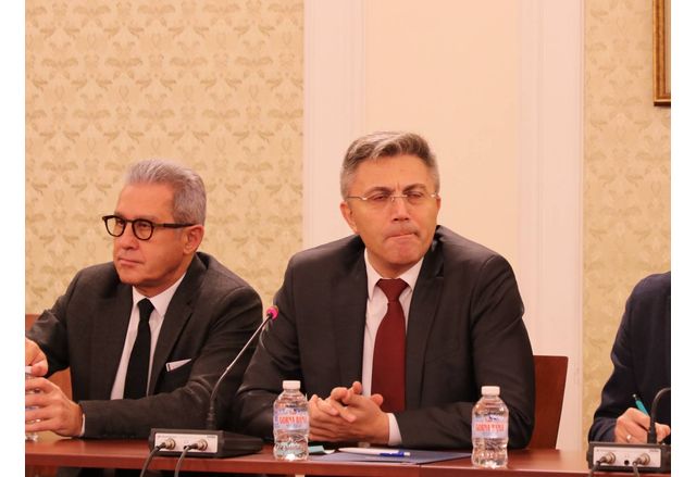 ГЕРБ СДС Продължаваме промяната Демократична България и ДПС проведоха двучасова