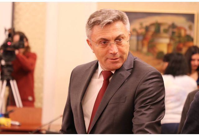 Председателят на ДПС Мустафа Карадайъ подава оставка от поста след