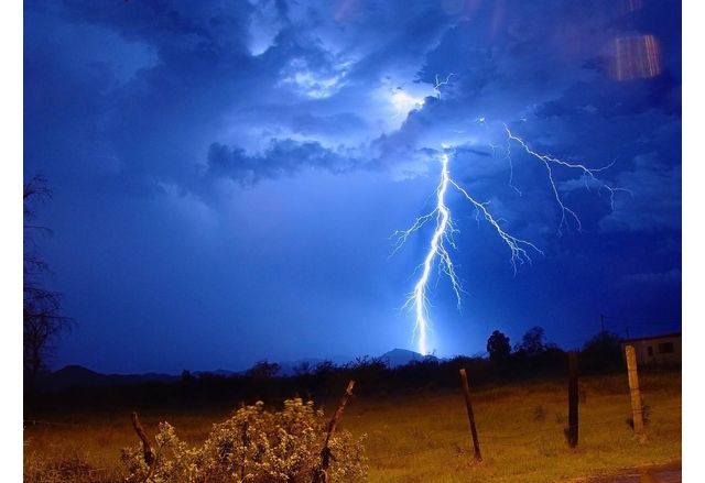 Мъжът и детето поразени от мълния в Стара планина в