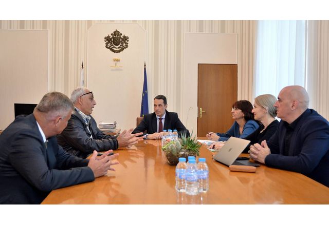 Среща на министъра на транспорта и съобщенията Георги Гвоздейков с Управителния съвет на НКЖИ и представители на синдикатите