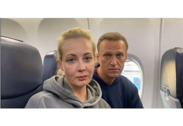 Навални в самолета на път за Москва