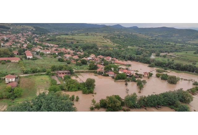 Започва отстраняването на щетите от наводненията в карловските села Богдан