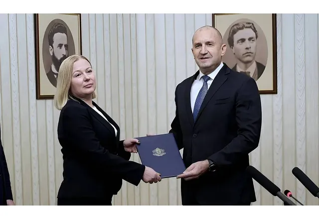 Надежда Йорданова получи и върна мандата