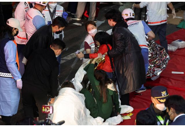 Най-малко 146 души загинаха при блъсканица по време на празненство за Хелоуин в Сеул