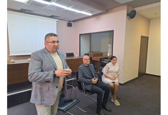 Николай НанковФейсбук Този уикенд заедно с общинските ръководства кметовете общинските съветници