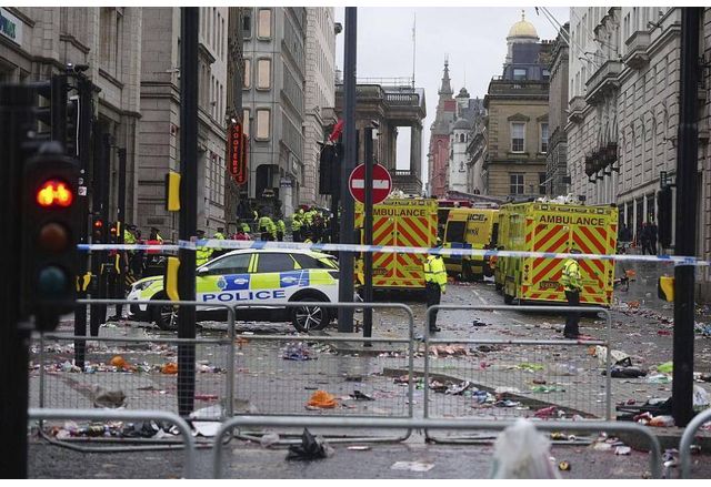 Двадесет и седем души сред които четири деца са били