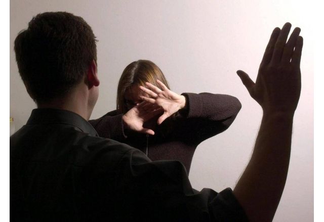 Мъж преби 23 годишната си бивша приятелка в Белене и е