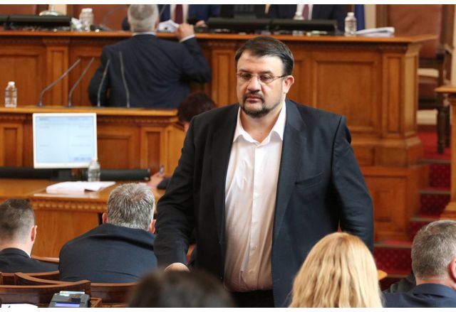 Депутатът от ПП Настимир Ананиев отказва да разкаже каква фирма