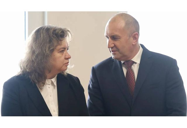 Председателят на Народното събрание Наталия Киселова връща на президента Румен