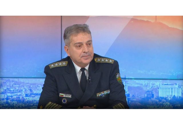 Началникът на отбраната адмирал Емил Ефтимов
