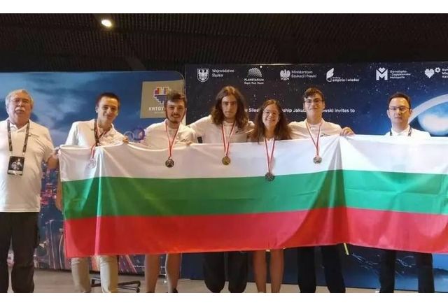 Най добрите български ученици по астрофизика направиха отлично представяне и спечелиха