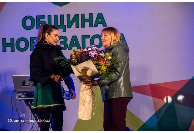 Невена Цонева и кметът Галя Захариева