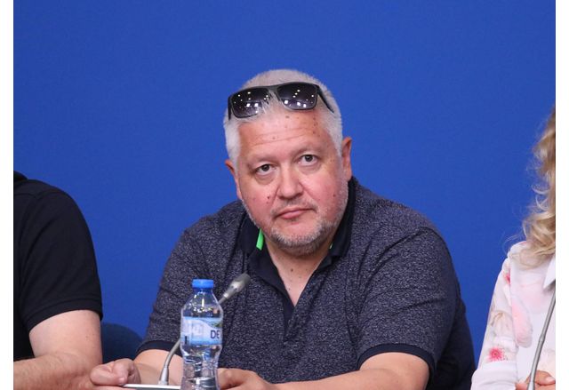 Недялко Недялков собственик на агенция ПИКФейсбукДвама агенти на ДАНС пратени