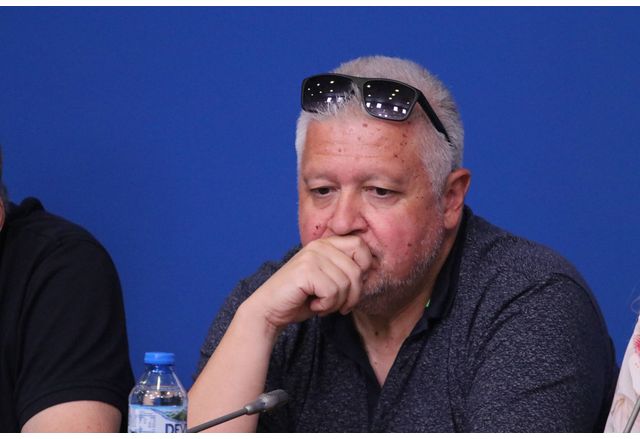 В пост на страницата си собственикът и издател на ПЕК