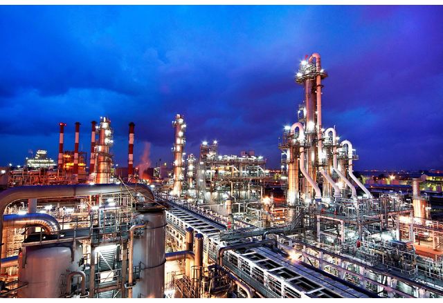 Най големият японски нефтопреработвателен завод Eneos Holdings не планира да купува