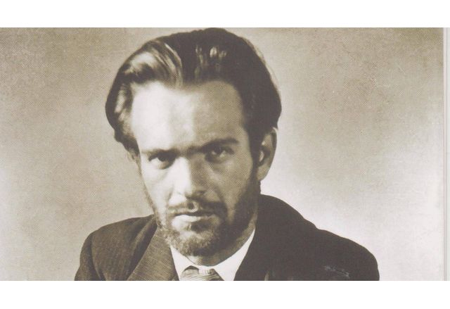 Никола Вапцаров