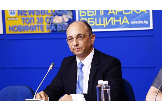 Нашите политици няколко седмици не могат да направят първата крачка