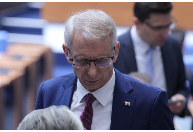 Николай Денков