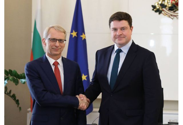 Обединеното кралство е готово да помага още по активно на България