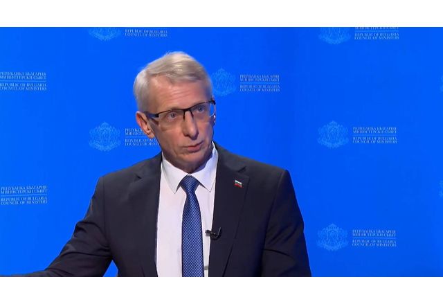 Министър председателят Николай Денков отговаря на живо на въпроси в страницата на