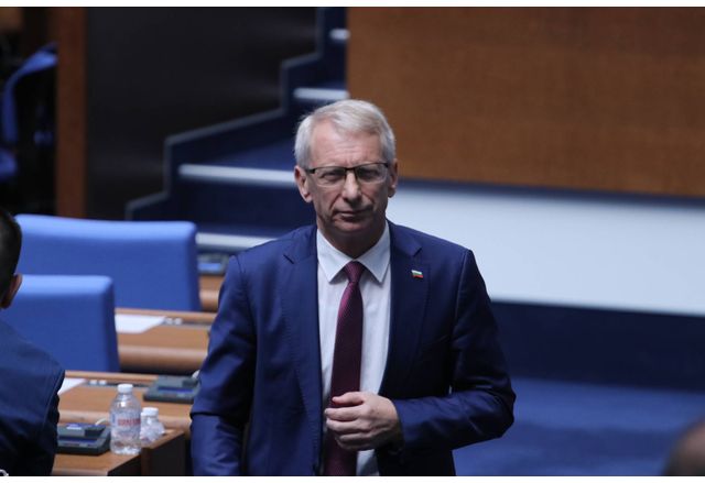 Николай Денков