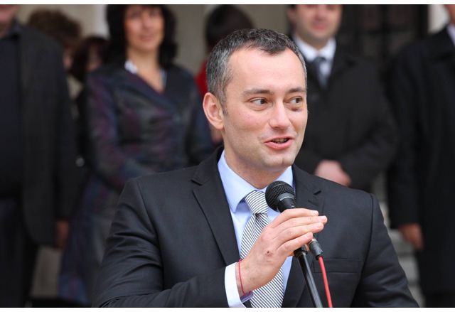 Николай Младенов 