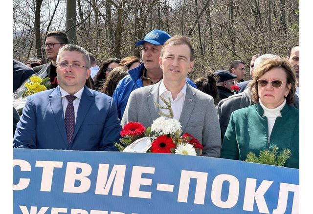 В есента на 1959 г от няколко бараки останали след