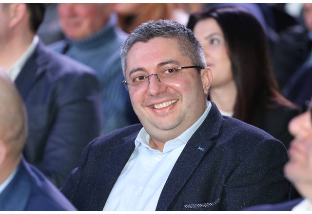 Николай Нанков водач на листата на ГЕРБ СДС в МИР ЛовечФейсбукОт който