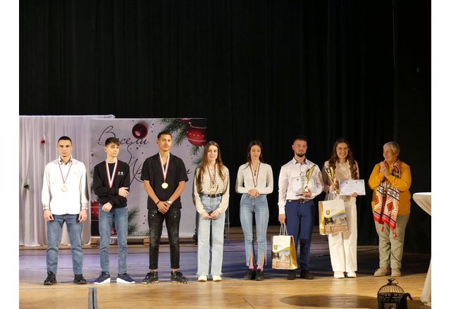 В зимната вечер на 16 декември в навечерието на коледните