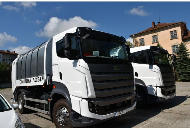 Нови специализирани автомобили се включват в сметосъбирането в община Ловеч
